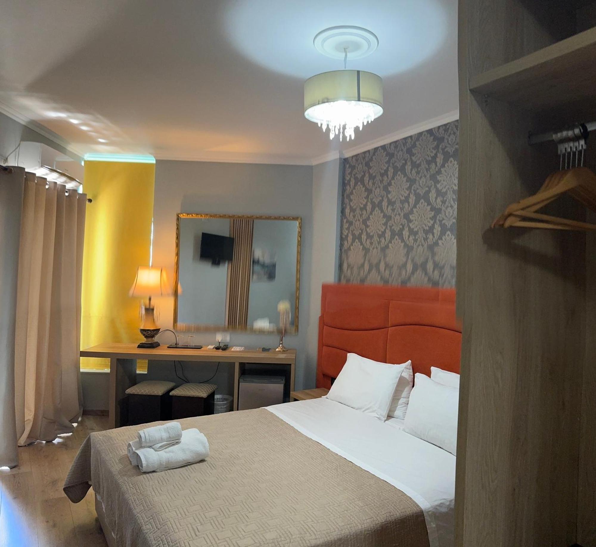 Hotel Royal Saranda ภายนอก รูปภาพ